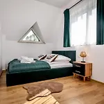 Perla Bialki Z Jacuzzi Chalet *