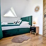 Perla Bialki Z Jacuzzi Chalet *