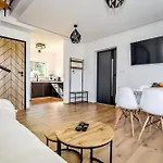 Perla Bialki Z Jacuzzi Chalet