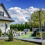 Perla Bialki Z Jacuzzi
