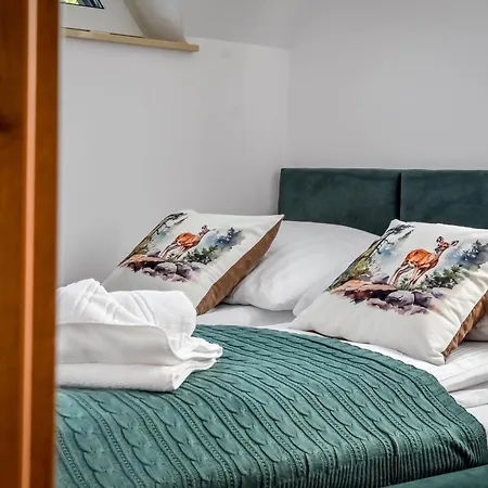 Perla Bialki Z Jacuzzi