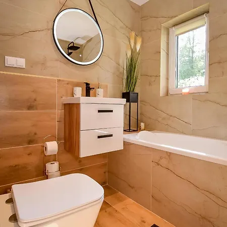 Perla Bialki Z Jacuzzi