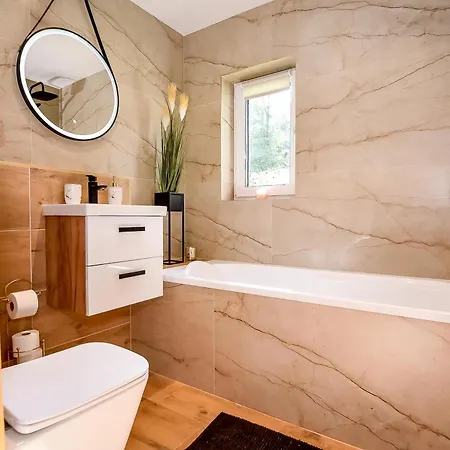 Perla Bialki Z Jacuzzi