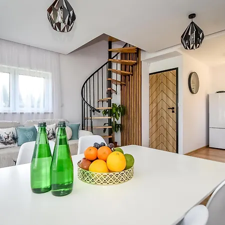 Perla Bialki Z Jacuzzi *