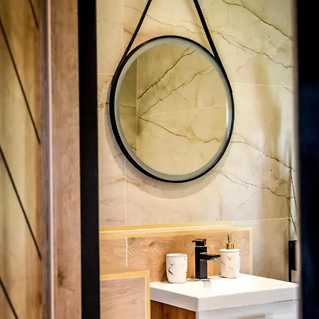 Perla Bialki Z Jacuzzi