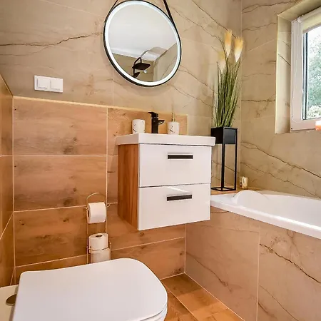 Perla Bialki Z Jacuzzi Chalet
