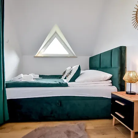 Perla Bialki Z Jacuzzi *