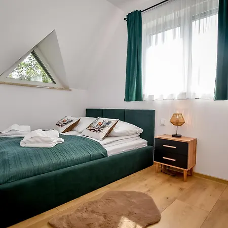 Perla Bialki Z Jacuzzi