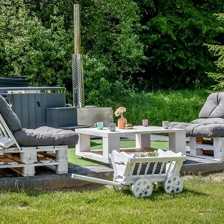 Perla Bialki Z Jacuzzi Chalet