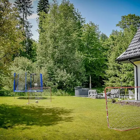 Perla Bialki Z Jacuzzi *