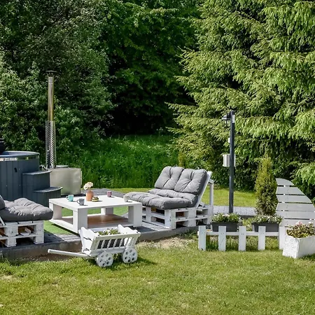 Perla Bialki Z Jacuzzi *